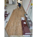 Piso vinílico sobre cerâmica